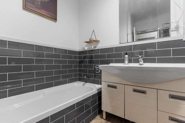 13 Logan Street Fairy Springs_10