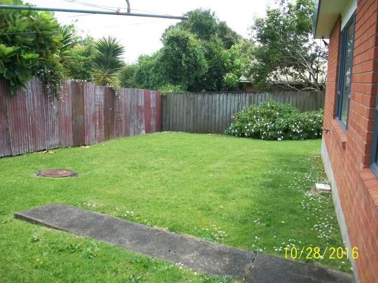 1/10 Netherlands Avenue Kelston_14