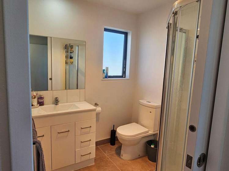 12 Eileen Newey Place 11401_8