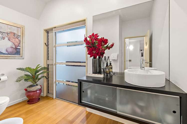 5 Oakford Park Crescent Greenhithe_18