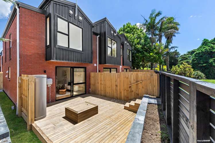 2/24 Carnoustie Drive Wattle Downs_5