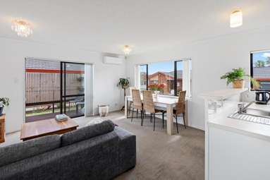 21/151 Kitchener Road_1