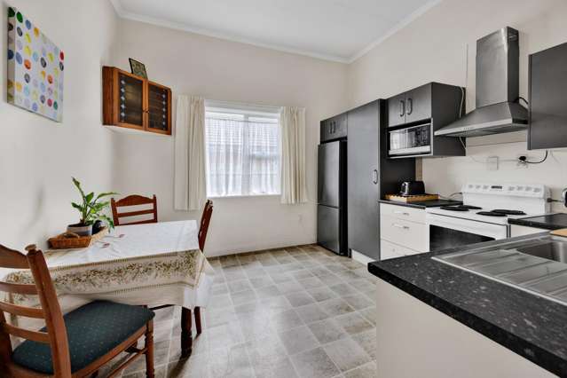 84 and 84a Argyle Street Hawera_4