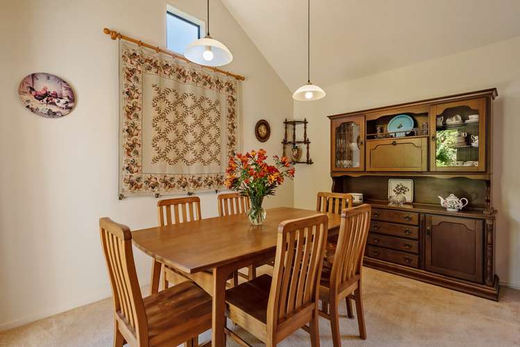 8 Samuel Parnell Road Karori_2