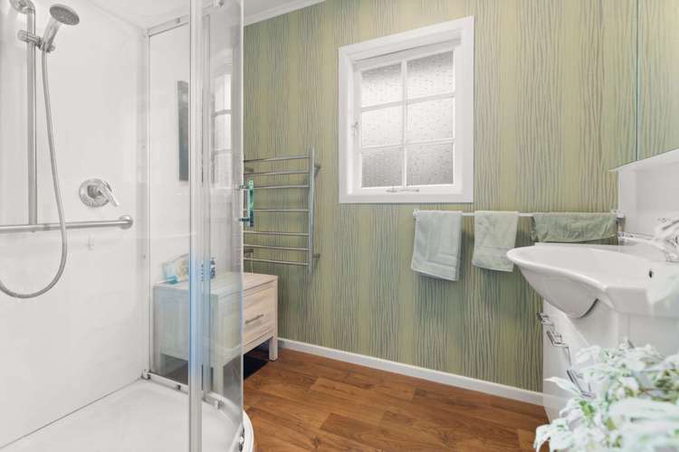 13 Amokura Street Fairy Springs_11