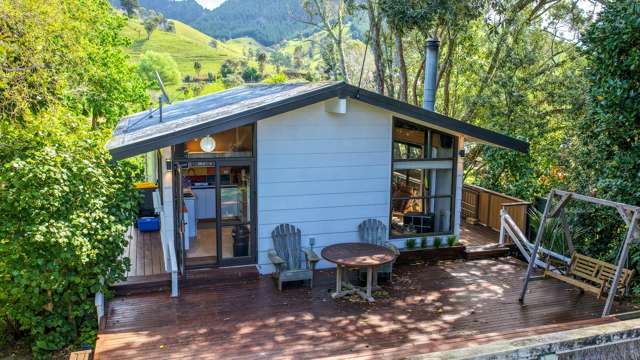 Whiritoa classic beach home