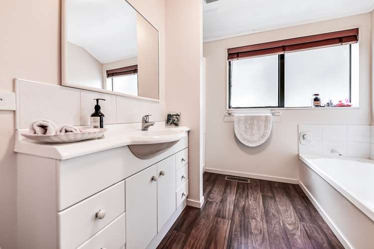 4 Akona Lane Hamilton East_15