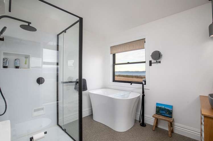 403 McArthur Road Alexandra_11