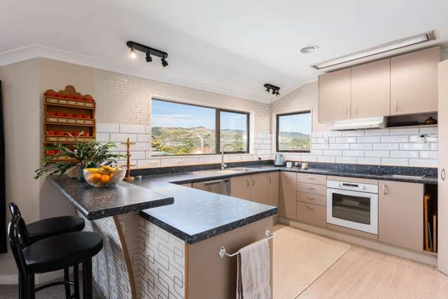 64 Fyvie Avenue Tawa_3