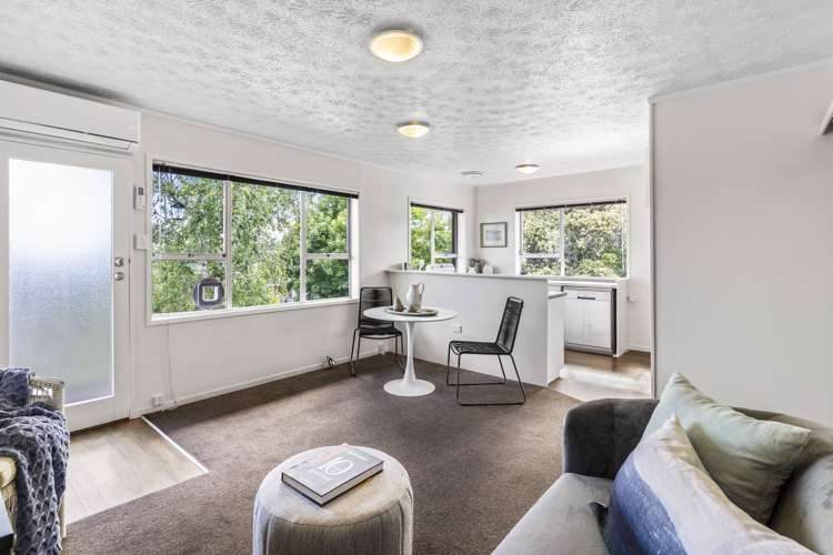 2/10 Don Croot Street Morningside_11