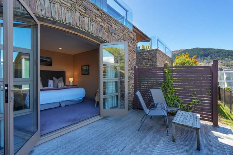 2/10 Lake Street Queenstown_24