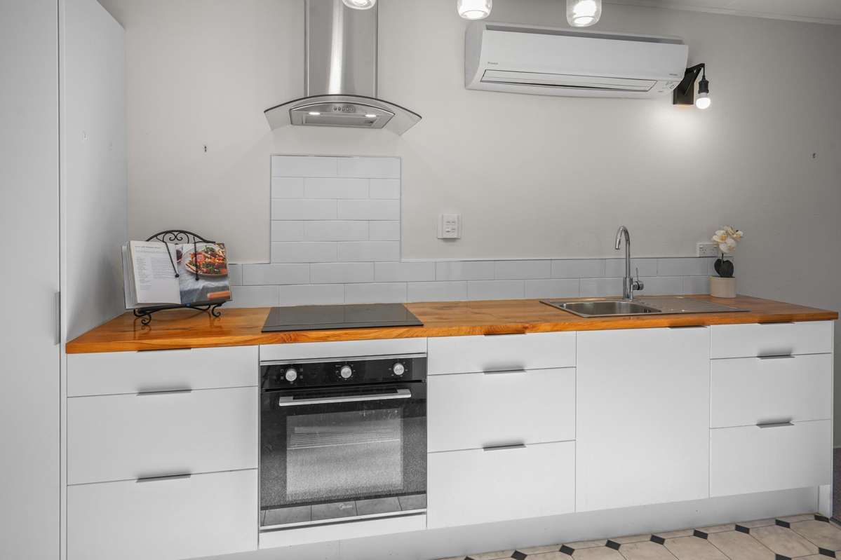 8 Chalet Crescent_2