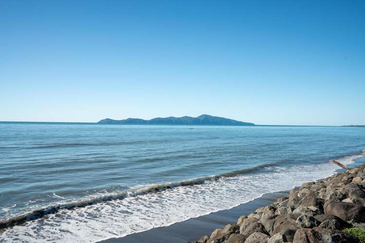 5/27 Beach Road Paekakariki_51