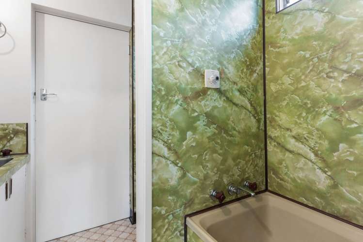 64 Holly Street Avondale_24