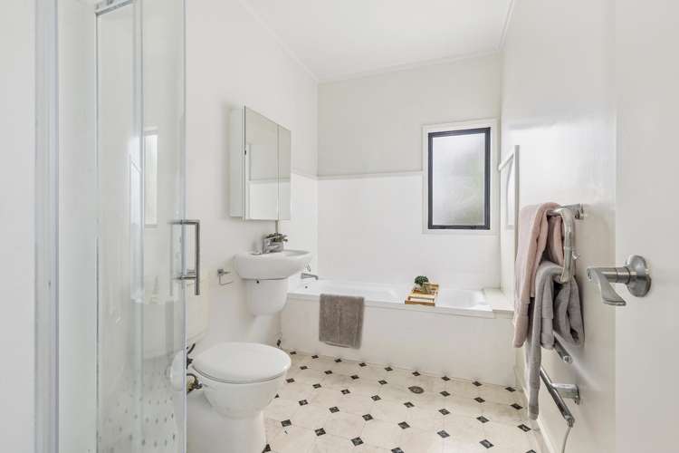 78C Queens Drive Lyall Bay_12