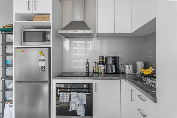 902/36 Eden Crescent_3