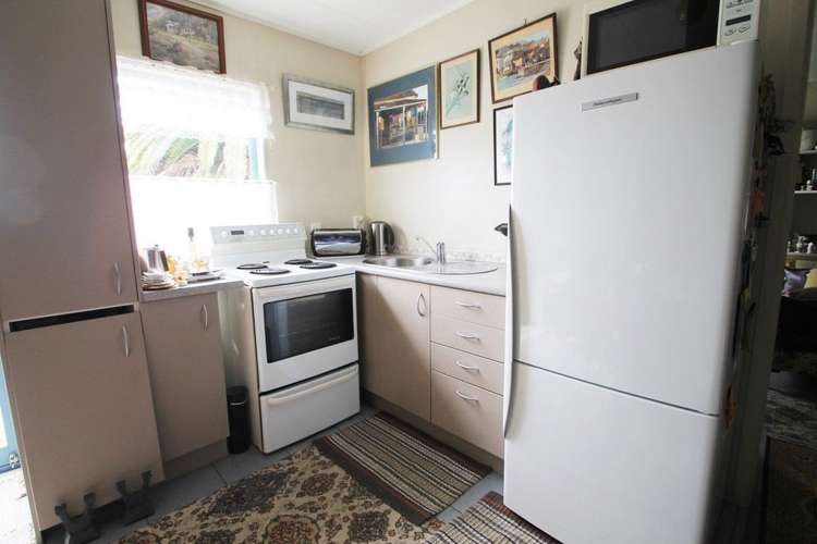 35e Springs Road Parakai_12