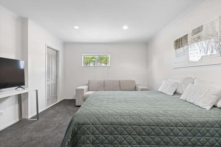 60 Chesterfield Way Orewa_23