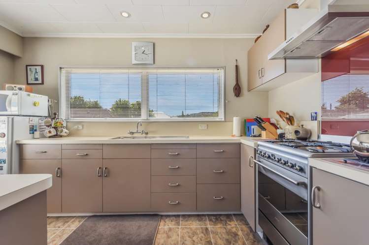 13 Newall Avenue Stoke_10