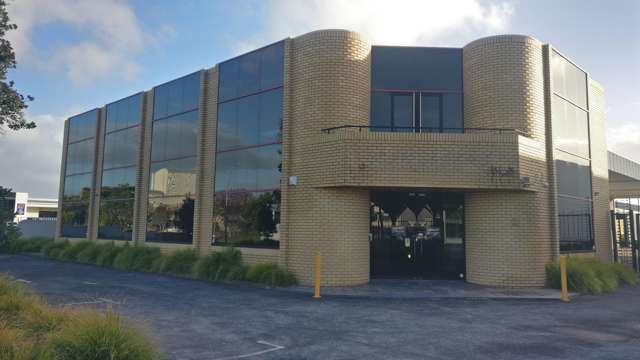 Corporate full floor office in Airport Oaks