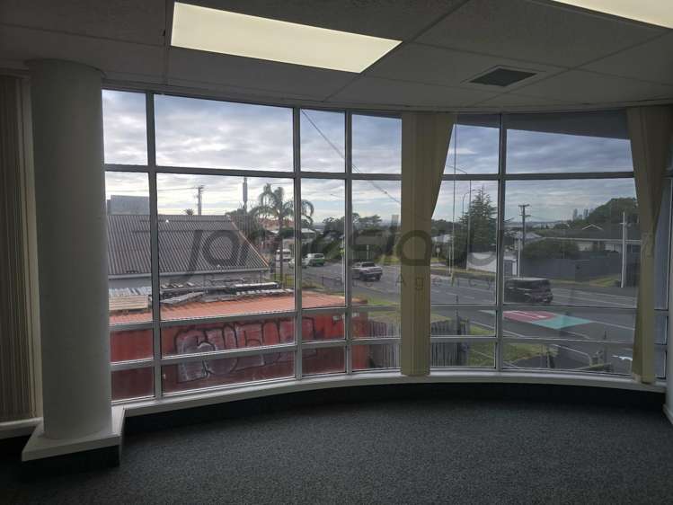 1A/129 Onewa Road Northcote_8