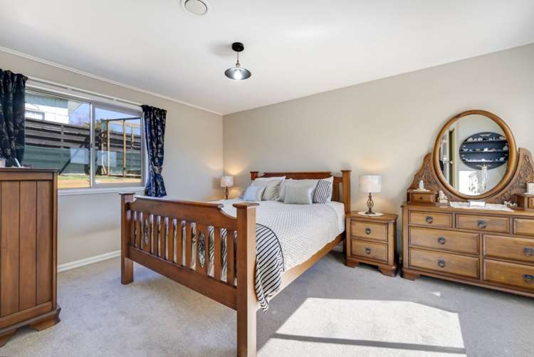 8 Newall Avenue Stoke_8