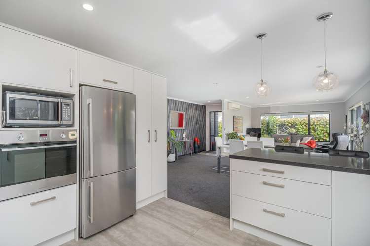 28 Motukorure Parade Cooks Beach_8