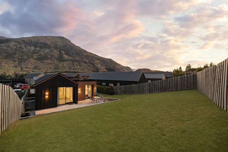 9 Huxley Place Dalefield/Wakatipu Basin_1