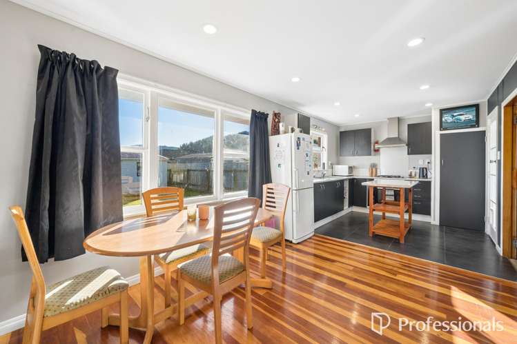 38 Russell Road Wainuiomata_3