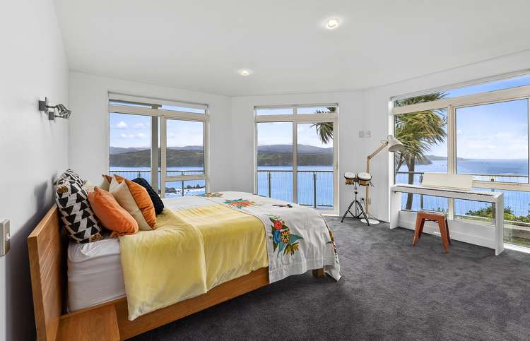 16 Signallers Grove Breaker Bay_16