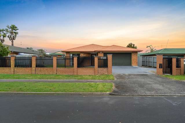 3+2 Bedroom with Home and Income Potential!