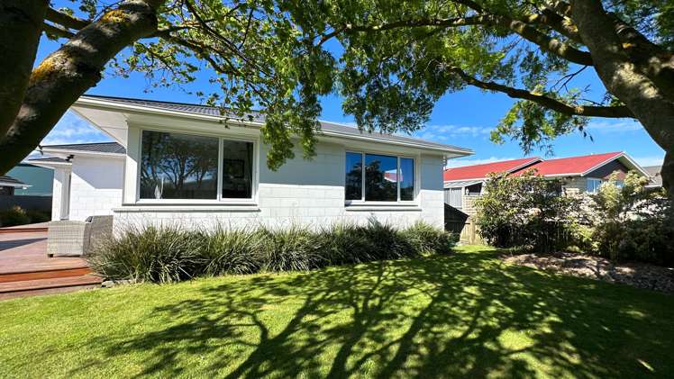 8 Queens Drive Allenton_16