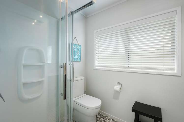 8 Sandleigh Drive Athenree_12