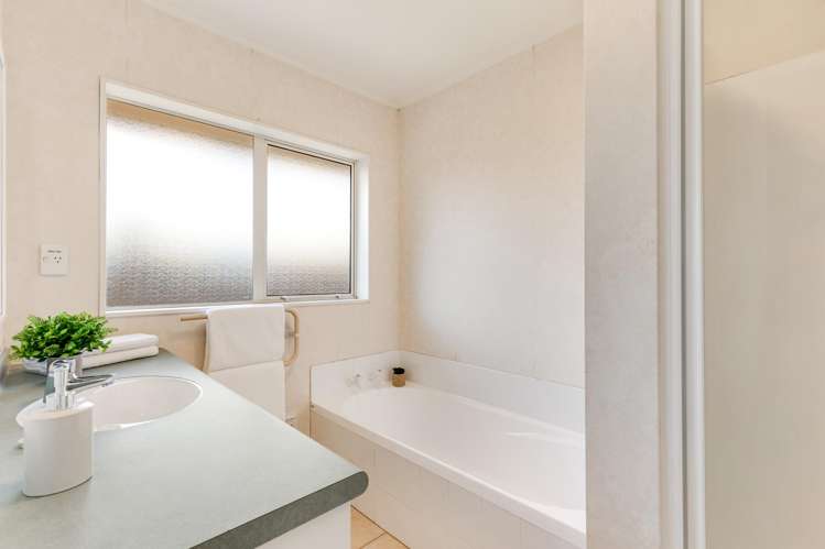 10 Stewart Gibson Place Manurewa_14