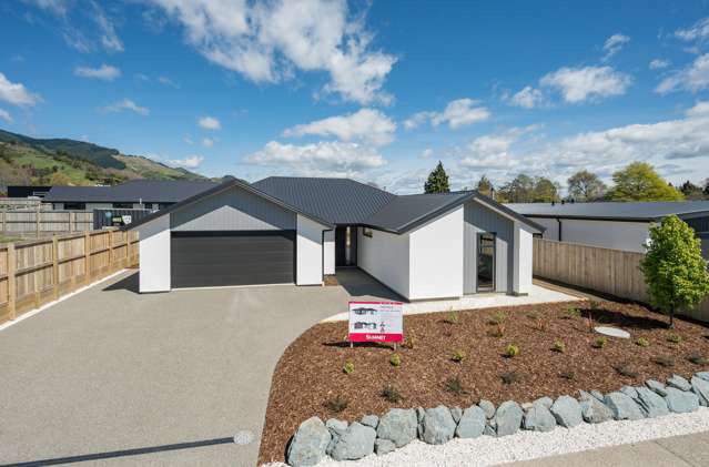 New, High-Spec Home With Ample Off-Street Parking