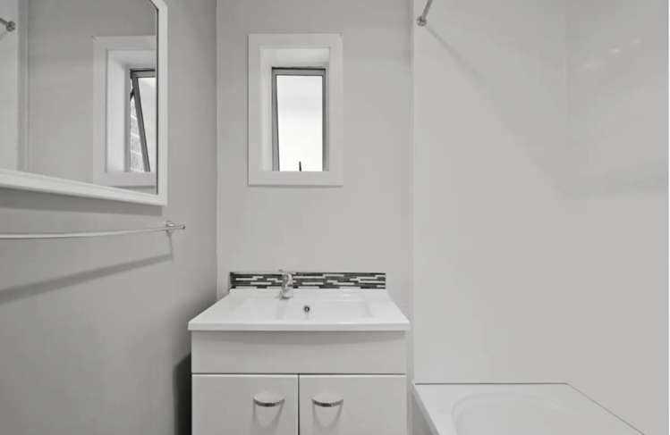 52 Folkestone Drive 10480_7