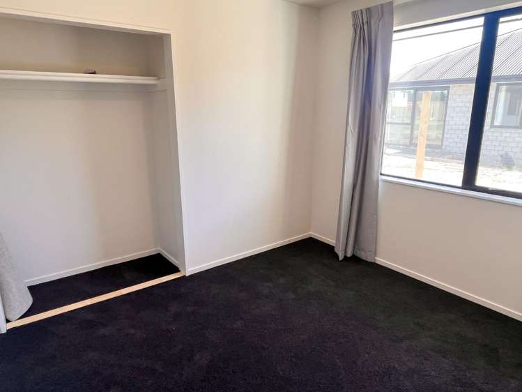 157 Faringdon Boulevard Rolleston_14