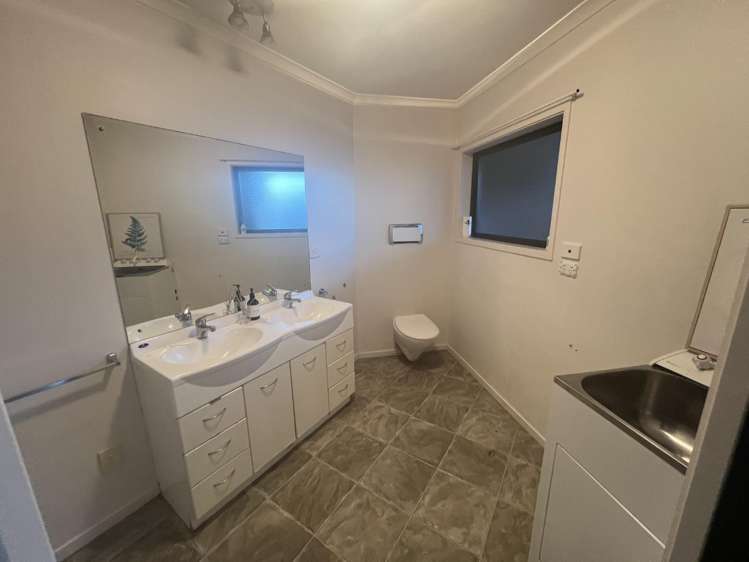 65 Roberts Road Matakatia Bay_21