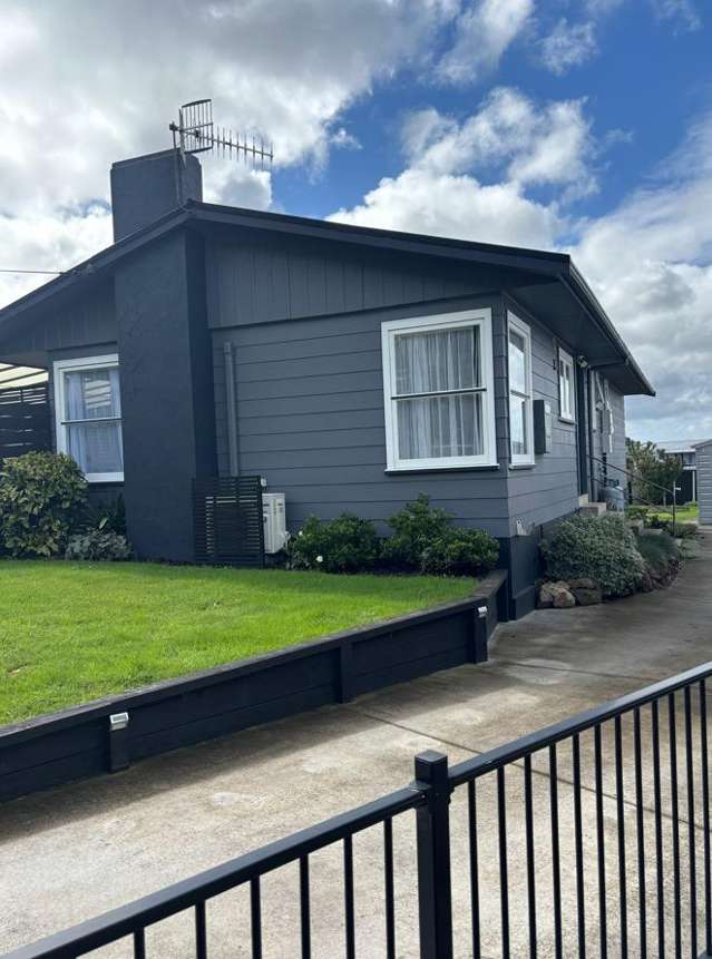 Bright & Comfortable 4-Bedroom Home with Great Entertaining Spaces