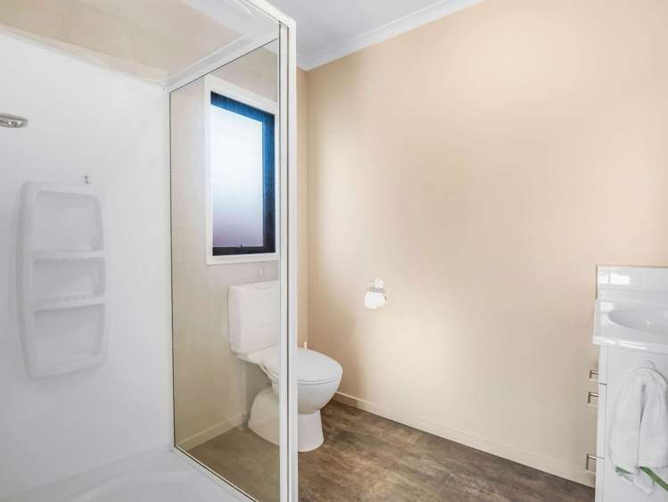 33 Faringdon Boulevard Rolleston_18