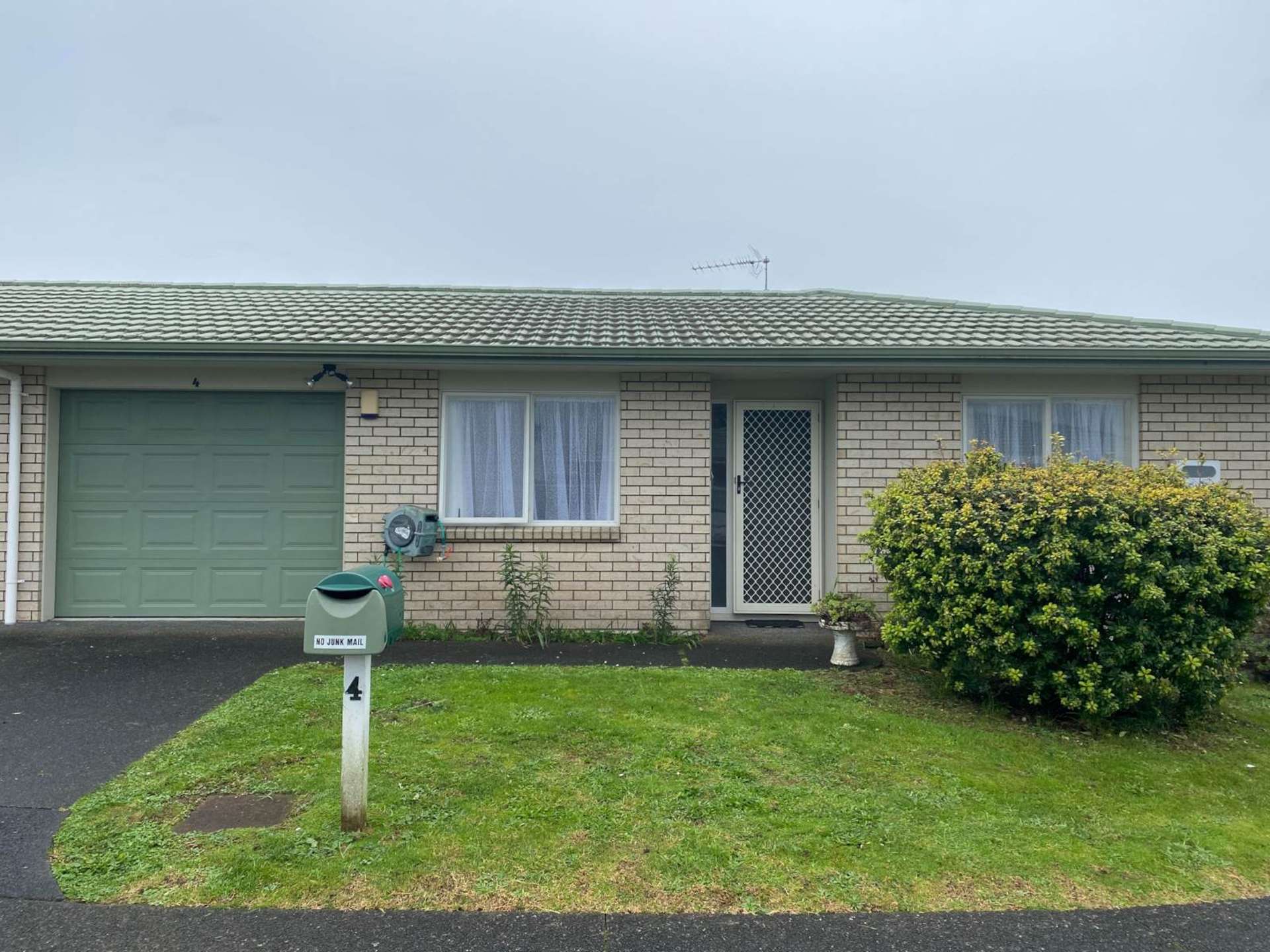 4/8 Village Place Tuakau_0