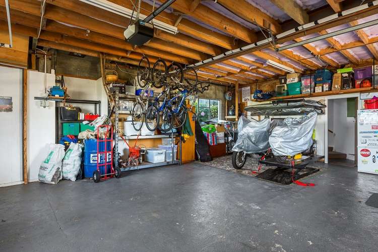 127 Easther Crescent Kew_13