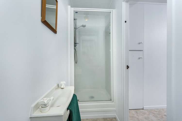 64 Eskdale Road Birkdale_17