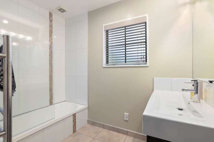 2/10 Sailfish Drive West Harbour_12