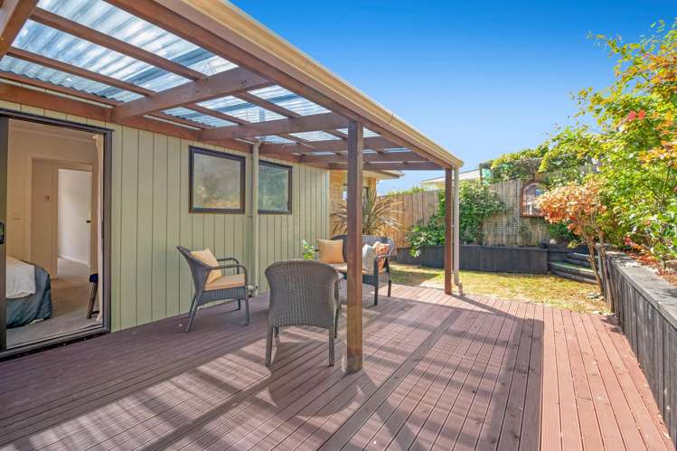 2/4 Eagle Place Red Beach_18