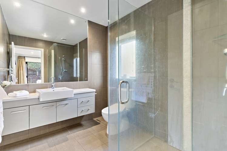 10 Mazuran Place Flat Bush_22