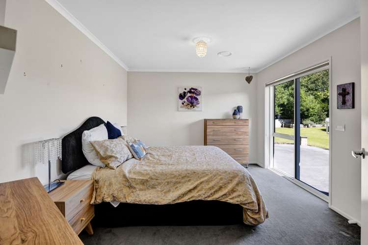 1 Elizabeth Grove Stratford_24