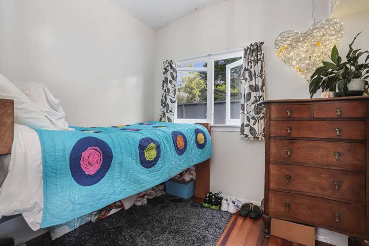 1200 Huia Road Huia_9