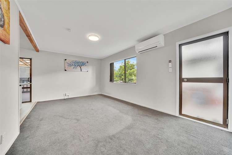 2/24 Norrie Smith Avenue Flat Bush_2