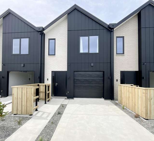 Brand New 3 bedroom in Acland Park
